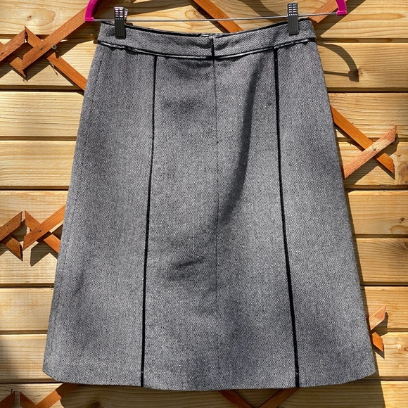 🌟LAST CHANCE 🌟 Black and Grey Lined Wool Blend Skirt - Picture 2 of 5